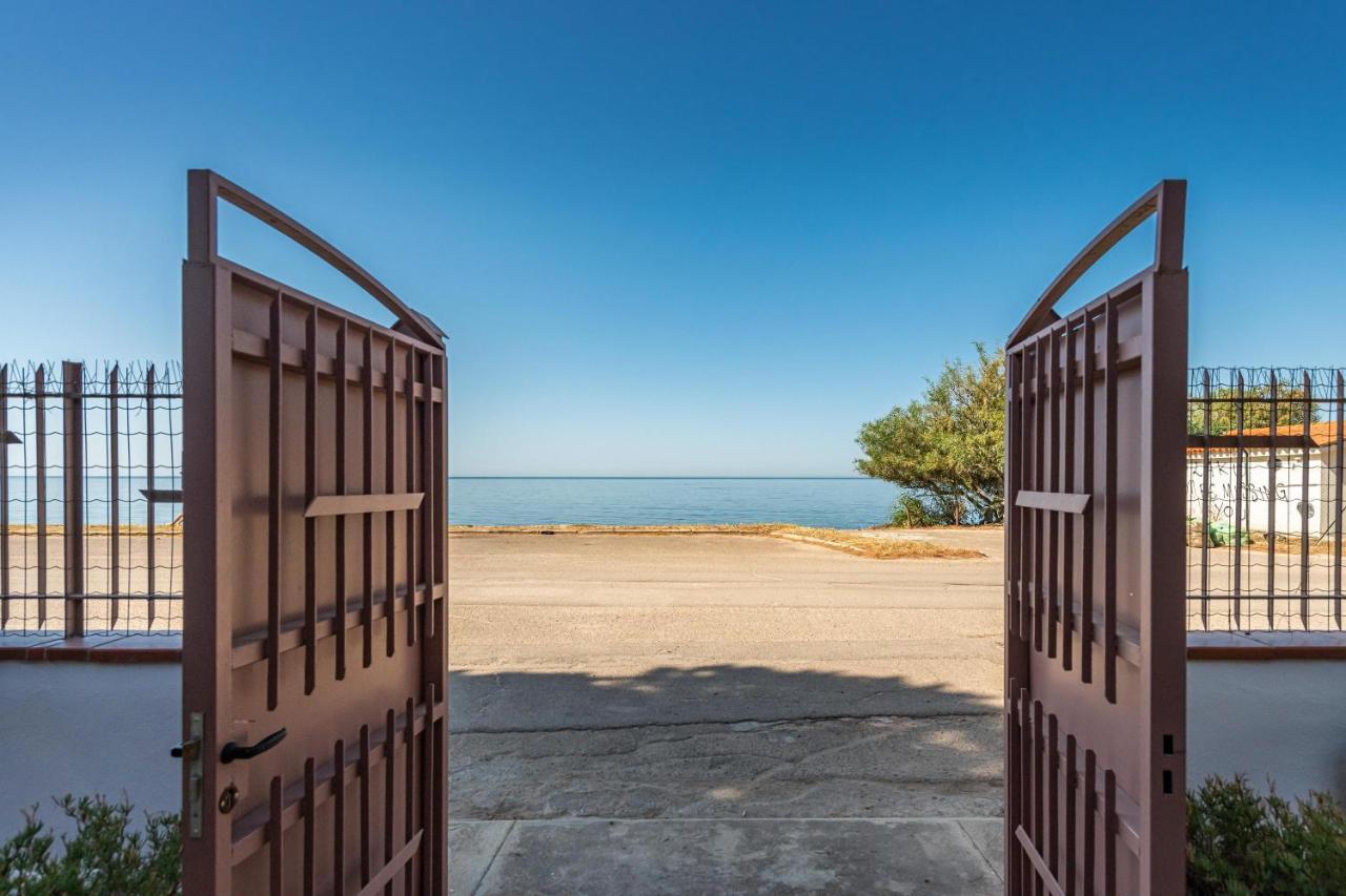 La Casa Davanti Al Mare Quartu SantʼElena Buitenkant foto